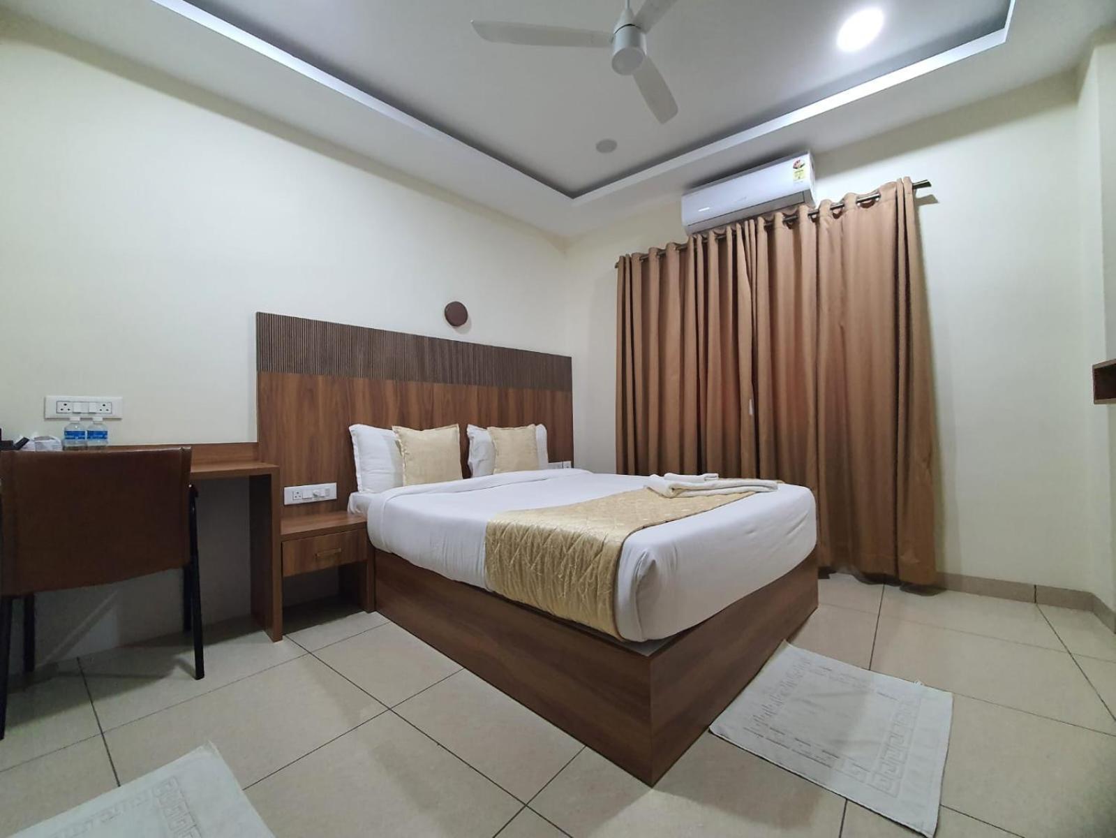 Hotel Deepakam Inn Palakkad Exterior foto